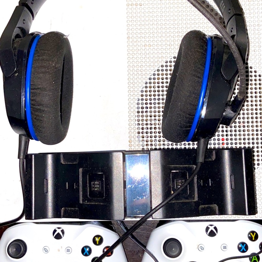 Xbox one S with two controllers charging dock stat